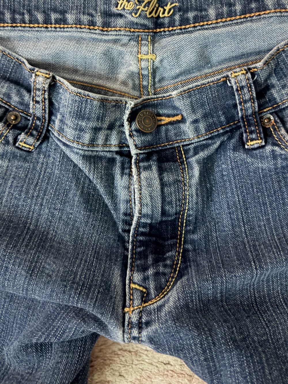 VINTAGE RARE Women’s Dark Wash Low-Rise Boot-Cut Jeans -